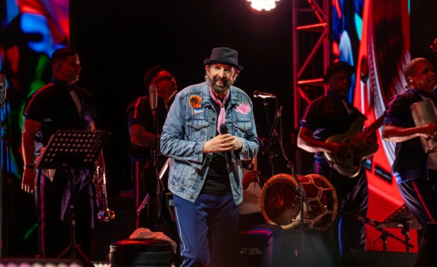 Juan Luis Guerra tuvo dos noches memorables en Santiago.   Joel GarcÍA.