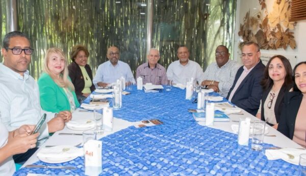 Ejecutivos de la Fundación Sabores  Dominicanos y miembros del equipo organizador del  foro.