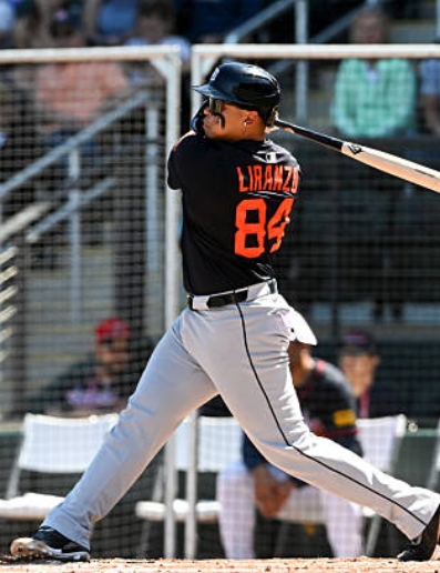 El novato Thayron Liranzo muestra sus credenciales.