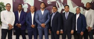 Desde la izquierda, Hugo López Morrobel, Amaurys Nina, Juan Núñez Nepomuceno,  Nelson Cruz, José P. Monegro, Kelvin Cruz, Leo Corporán y Edwin Encarnación.  manolito jimÉnez