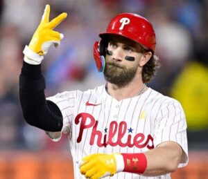 Bryce Harper estelar inicialista de los Phillies.  Ap