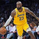 LeBron iguala a Robert Parish al participar en su partido número 1611 de temporada regular