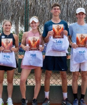 Tenistas campeones del torneo J200 Punta Cana.