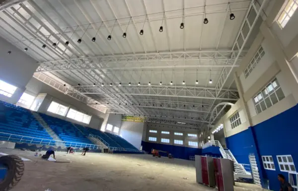 En el pabellón de tenis de mesa, se trabaja a todo vapor, para culminar  su modernizacion.