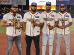 Los jugadores dominicanos Jimmy Cordero, Franchy Cordero, Junior Lake y Sócrates Brito muestran sus trofeos All Stars.