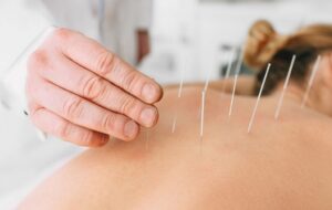 La investigación presentada aporta luz sobre cómo enfoques integrativos pueden ayudar a millones de personas.