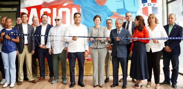 La vicepresidenta  Raquel Peña encabezó apertura  del Centro de Alto Rendimiento   en San Cristóbal. Le acompañan el expresidente  Hipólito Mejía; Kelvin Cruz, ministro de Deportes; el empresario  Manuel Estrellas, entre otros.