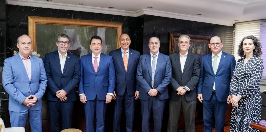 Ibán Campo, Manuel Machado, Andrés Mejía,  Nelson de Jesús Arroyo, Paco Pérez, Artur Cabré, Edgar del Toro y  Marta Ors.