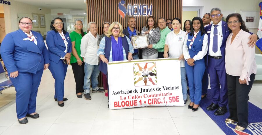 Miembros de la entidad reciben la distinción por parte de la  Asociación de Juntas de Vecinos.