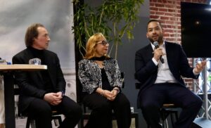 Ejecutivos de la empresa ZMode en el panel.