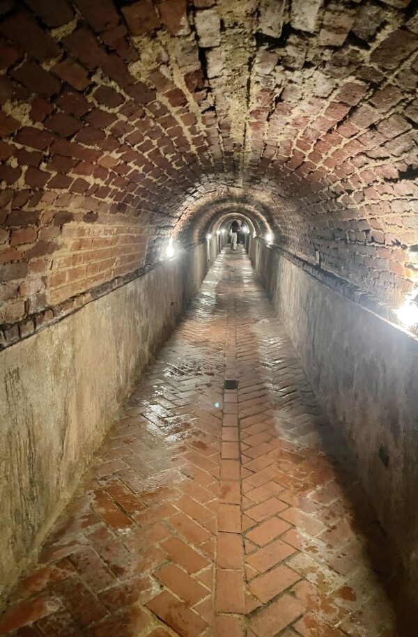 Detalle de la finura de la construcción de pisos y paredes.
