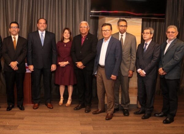 Integrantes de la nueva directiva.