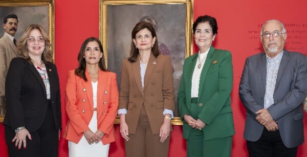 María Luisa Asilis, Leah F. Campos, Raquel Peña, María Amalia León y Luis Felipe Rodríguez.