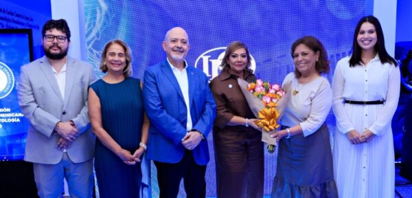 Directivos de la entidad durante el encuentro.