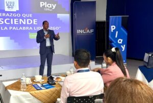 El autor César Cordero.