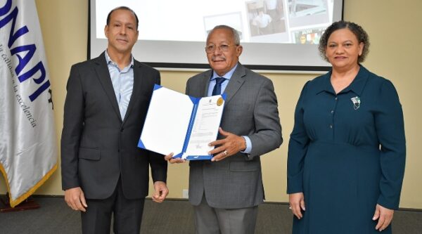 Salvador Ramos, Leonardo de León y  Luisa A. Castillo.