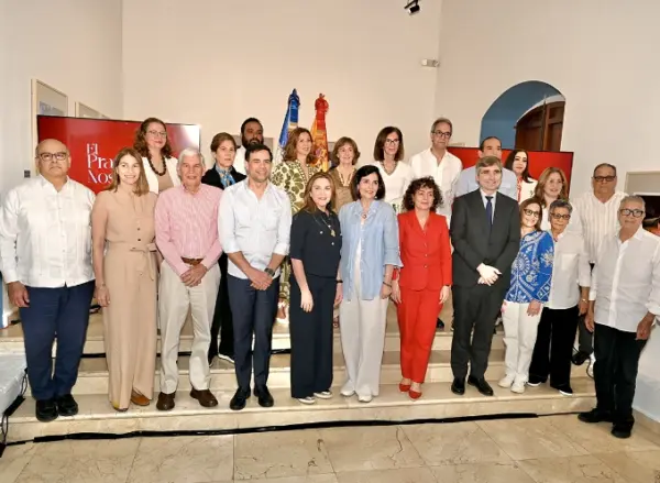 Representantes de ambas entidades durante la exposición.