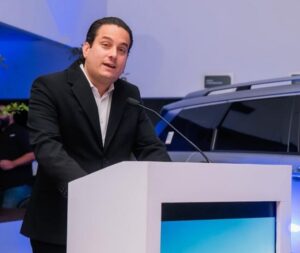 Alberto Taveras, gerente de Ventas de Magna, en la rueda de prensa.