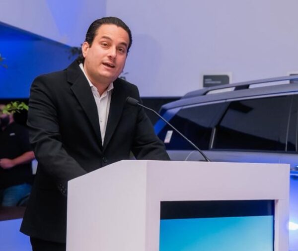 Alberto Taveras, gerente de Ventas de Magna, en la rueda de prensa.