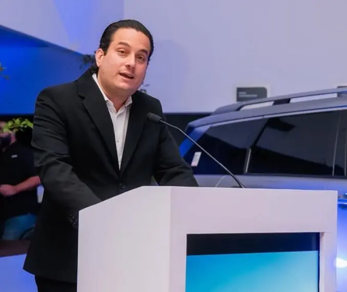 Alberto Taveras, gerente de Ventas de Magna, en la rueda de prensa.