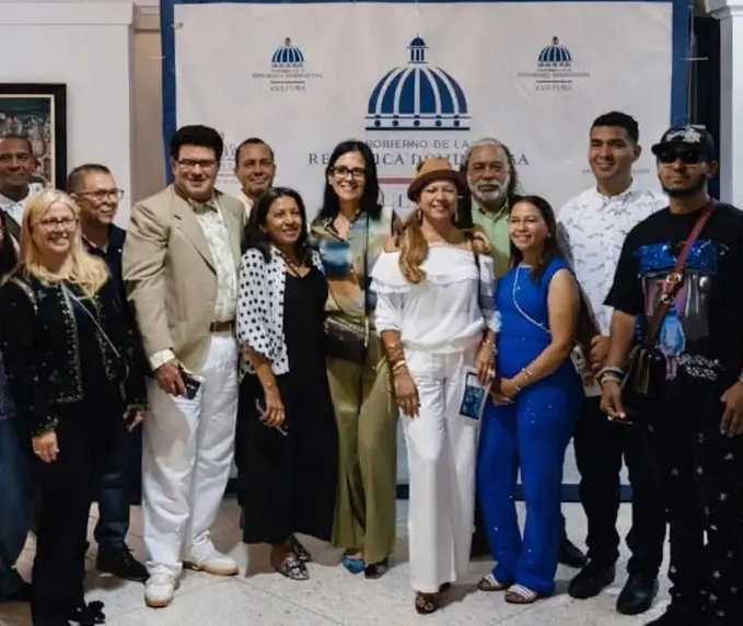 Algunos de los artistas que integran la exposición colectiva.
