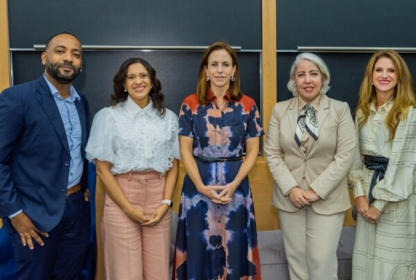 Ejecutivos del centro de estudios presentan el caso en Miches.