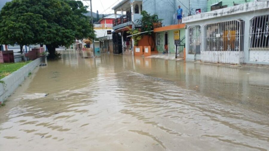 En Puerto Plata más de una decena de comunidades quedaron incomunicadas por  inundaciones.
