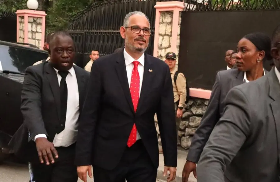 El Consejo Presidencial de Haití entregó el Ejecutivo haitiano al primer ministro Fils-Aimé.