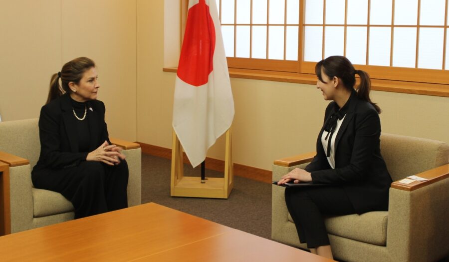 Carolina Mejía se reunió con con la gobernadora metropolitana de Tokio, Yuriko Koike.