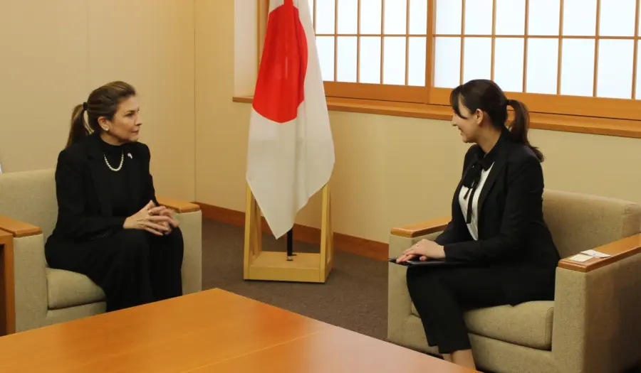 Carolina Mejía se reunió con con la gobernadora metropolitana de Tokio, Yuriko Koike.