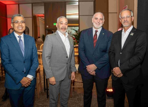 Ejecutivos de la entidad en el encuentro.