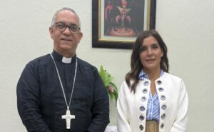 Héctor Rafael Rodríguez y Leah Francis Campos.