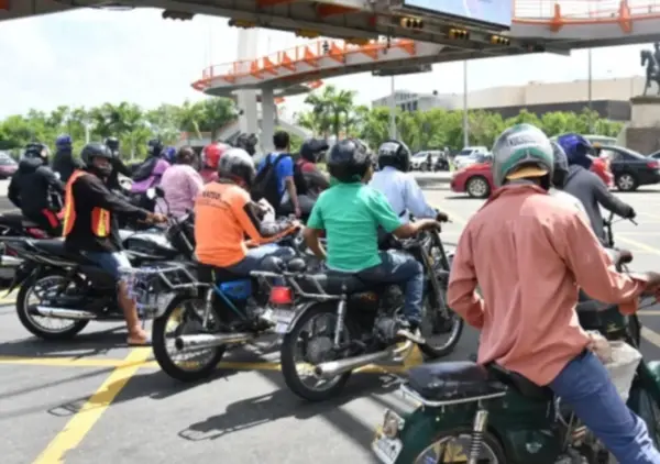 Las normas de circulación para motoristas se han convertido en letra muerta.