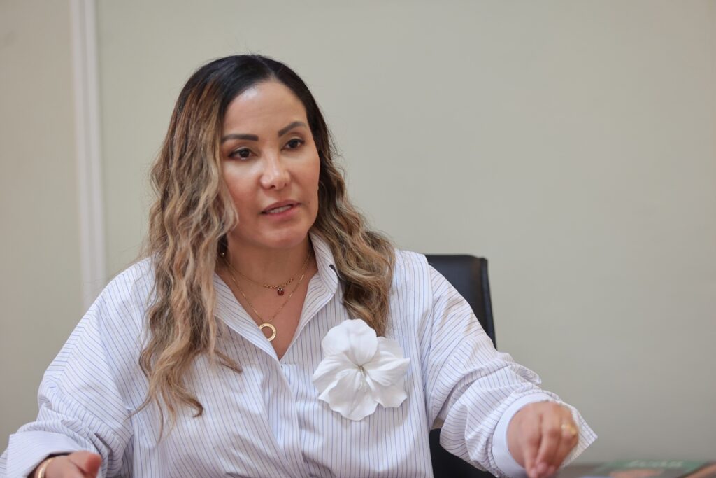 La directora del seguro de salud del Colegio Médico aclaró que esa ARS no sólo está disponible para los médicos y sus dependientes, sino también para el público en general. Elieser Tapia.