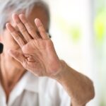Mujeres viven hasta 6 años más que hombres en RD, según ONE