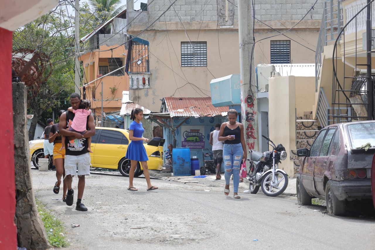 Dolor e indignación en Los Alcarrizos por muerte de cabo de la Policía Nacional