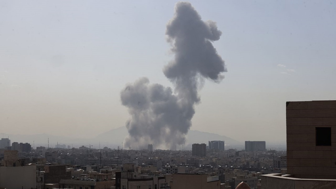 EE.UU. amenaza con destruir la Armada de Irán y su producción de misiles