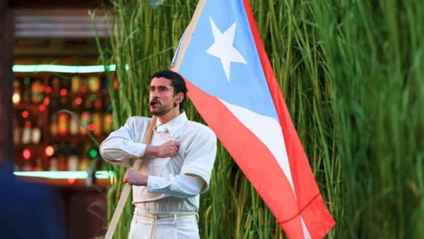 Bad Bunny se presentó en el medio tiempo del Super Bowl este domingo con un repertorio casi por completo en español.