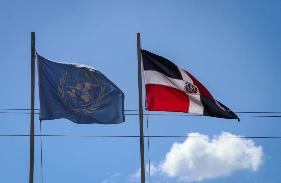 Banderas de República Dominicana y UNO.