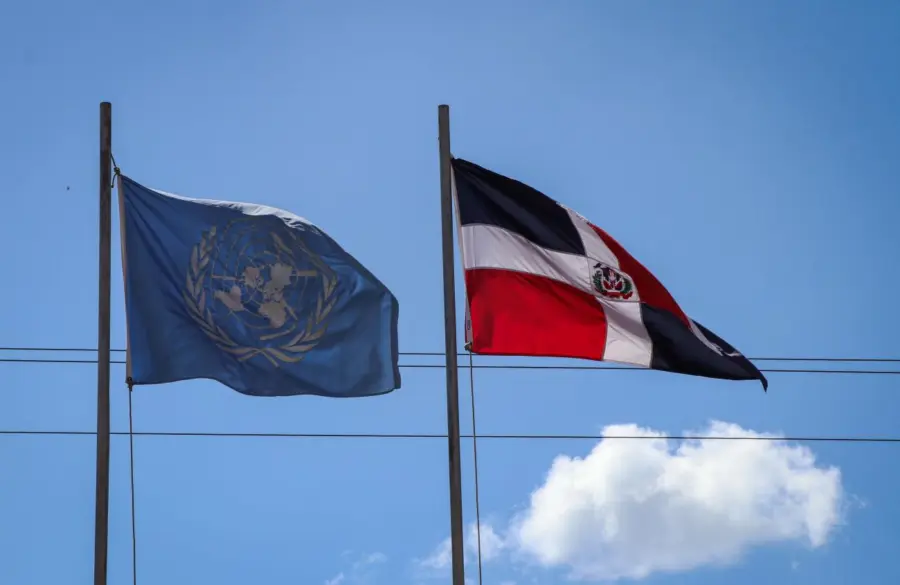 Banderas de República Dominicana y UNO.