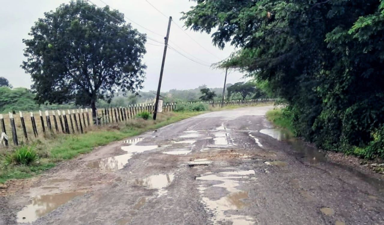 Denuncian deterioro de carretera El Estrecho-Villa Isabela en Altamira