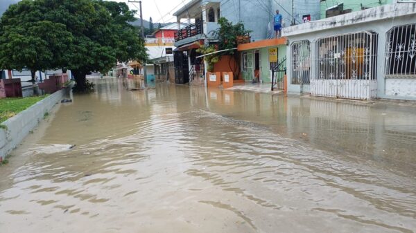 Calles inundadas en comunidad de Puerto Plata.