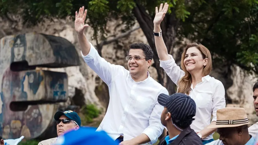 Carolina Mejía y David Collado, los candidatos con mayor porcentaje a favor en el partido Revolucionario Moderno, según encuestadora ABC Marketing.
