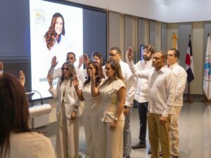 Nueva junta de directiva médica en Santiago.