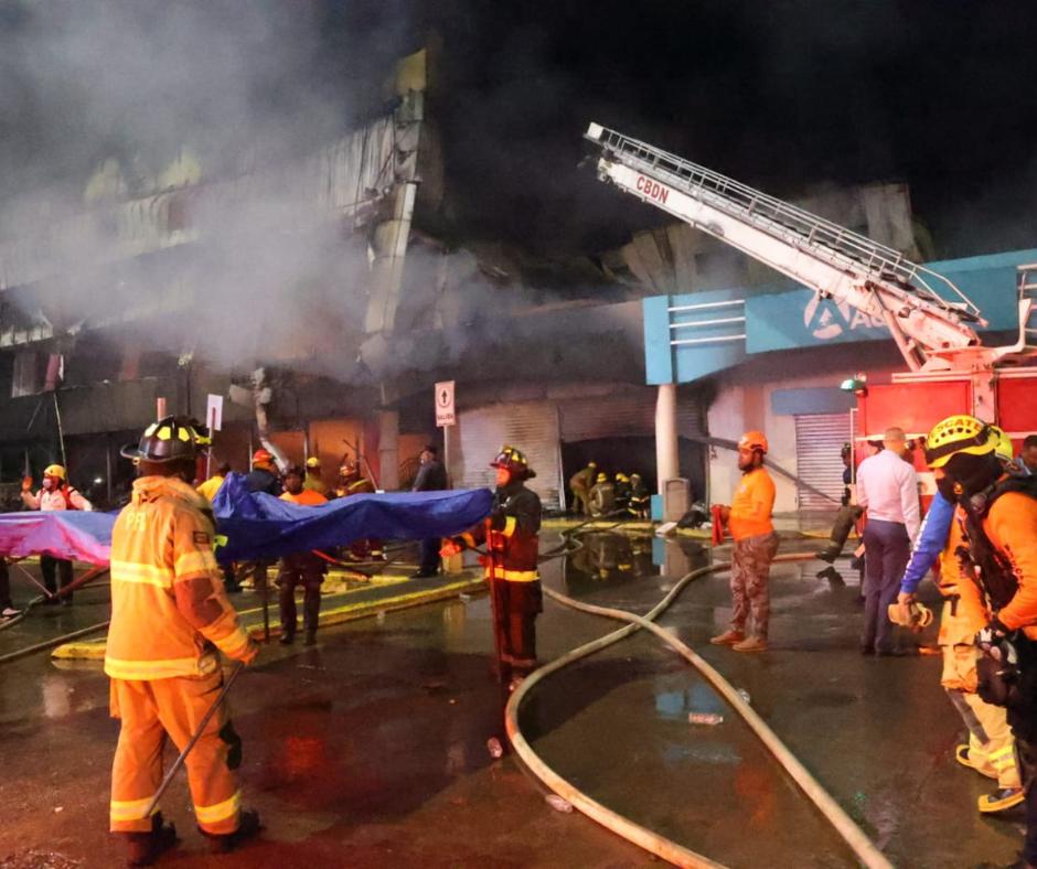 Unidades de bomberos en la escena