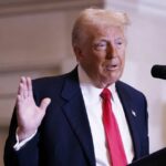 Trump dice que no pedirá disculpas por video que muestra a los Obama como simios