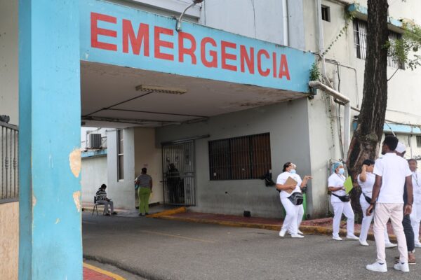 Tras años de deterioro, usuarios esperan mejoras en el Hospital Gautier. Chaimy Soriano
