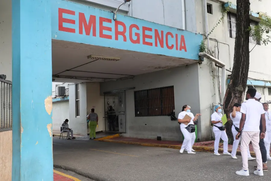 Tras años de deterioro, usuarios esperan mejoras en el Hospital Gautier. Chaimy Soriano