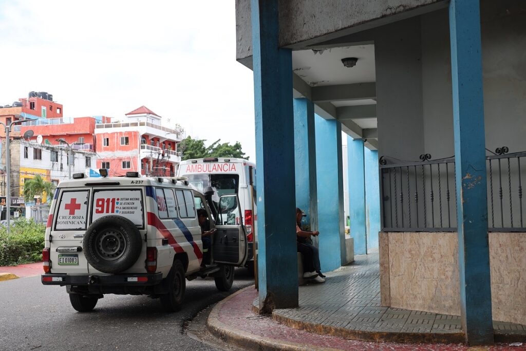En una de las vigas del hospital se observa cómo se le ha quitado el cemento. Chaimy Soriano
