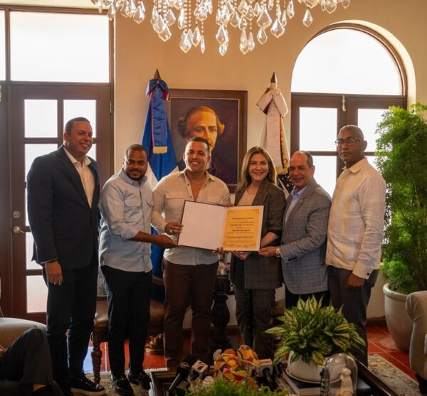 El Blachy mientras recibía su reconocimiento en el Distrito Nacional